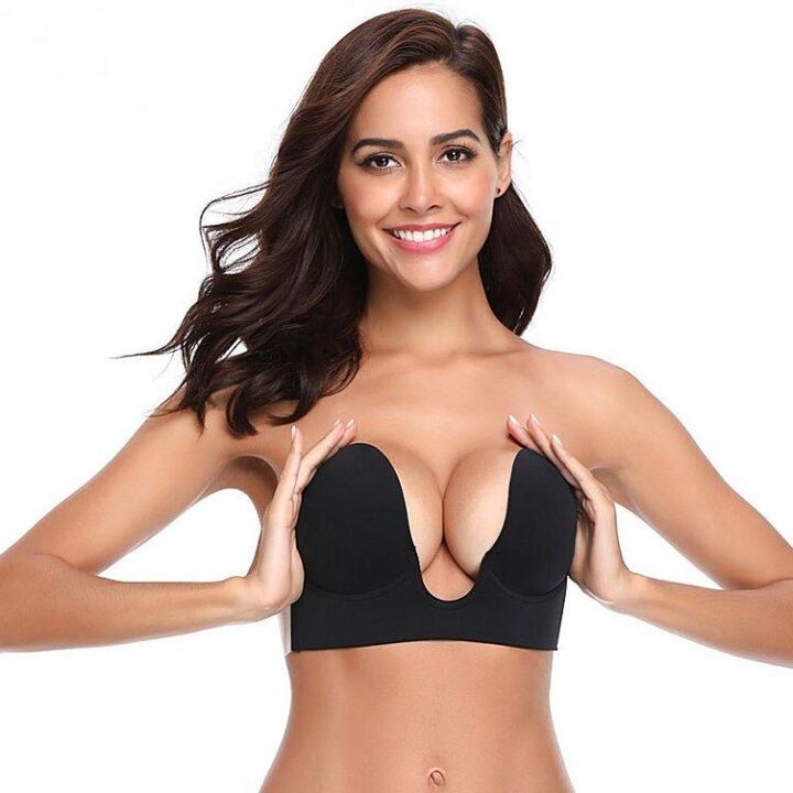 Reggiseno speciale per l'ingrandimento visivo del seno